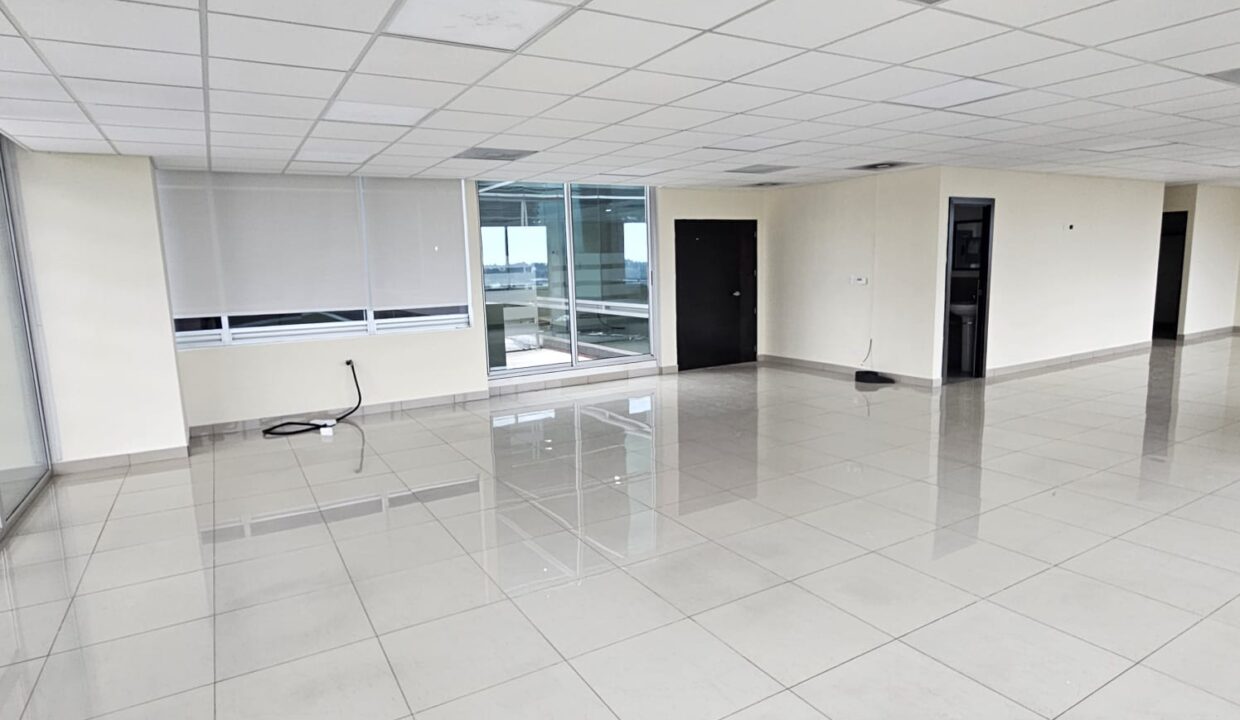 WhatsApp Image 2025-11-11 at 10.01.04 PM (1)