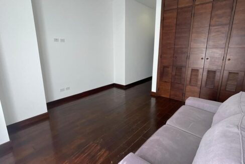 WhatsApp Image 2025-10-15 at 5.50.26 PM (4)