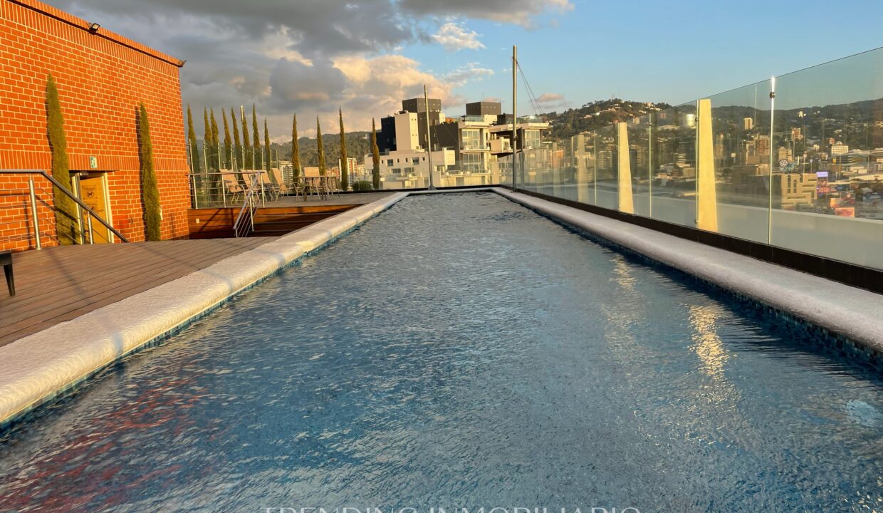 11. Piscina a