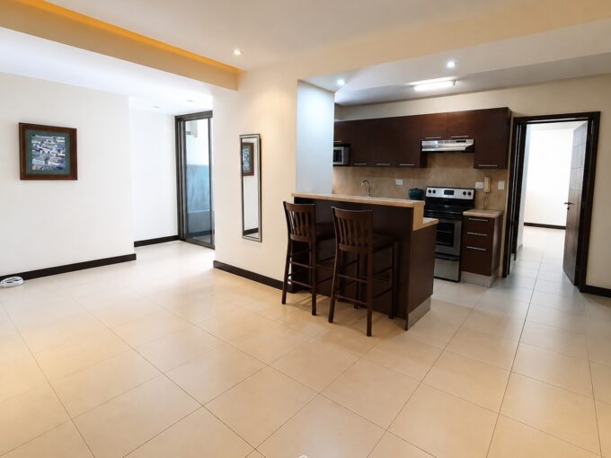 Apartamento en renta zona 14 en Edificio Cobella