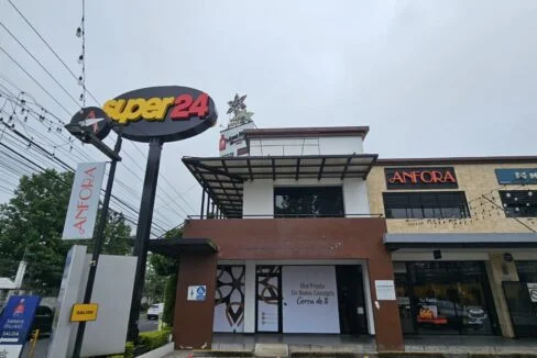 Local comercial en Plaza Novitá, Carretera a El Salvador